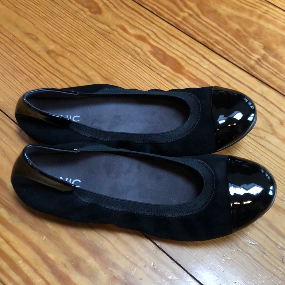 Vionic ballet flats
